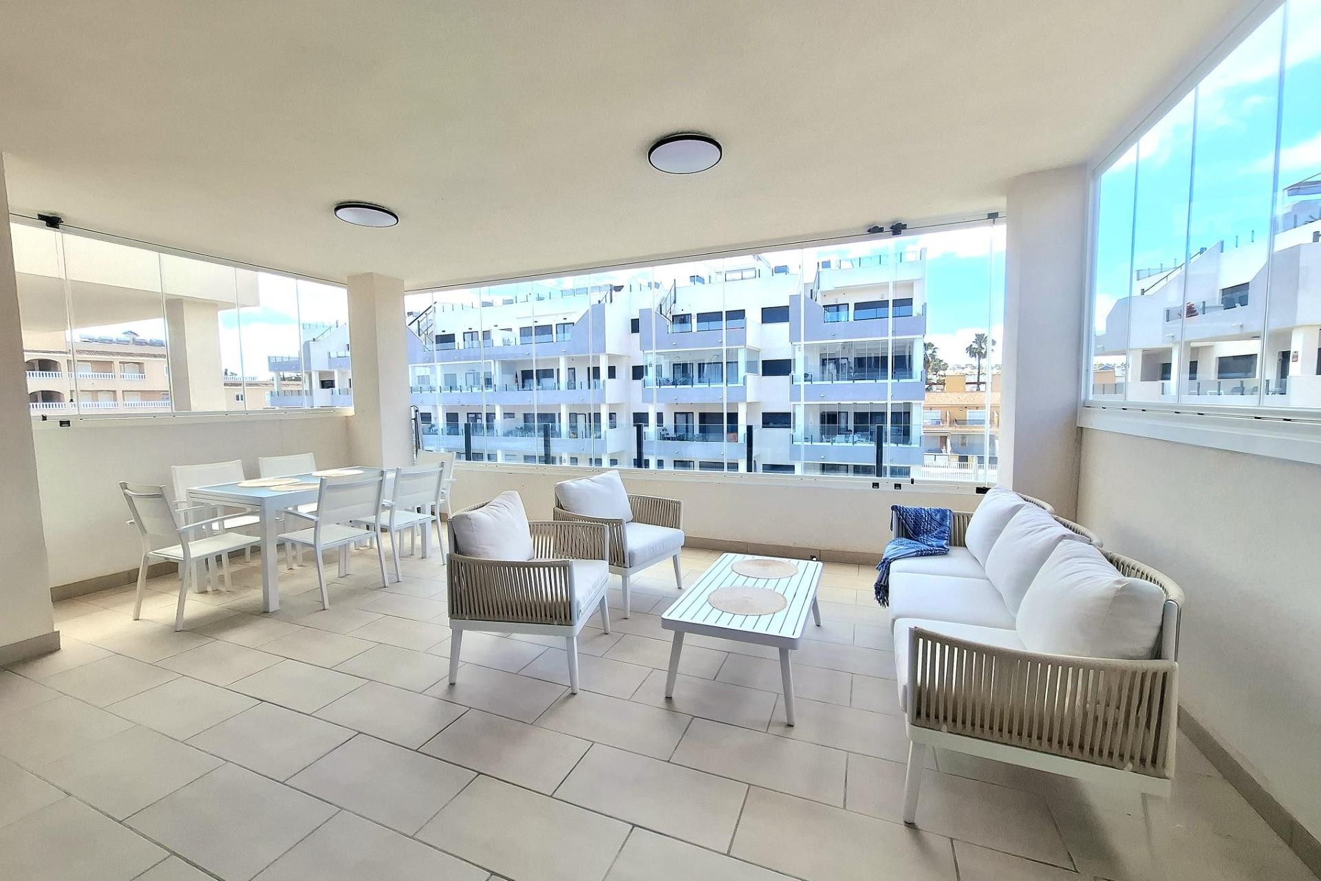 Återförsäljning - Apartment -
Orihuela Costa - Villamartín