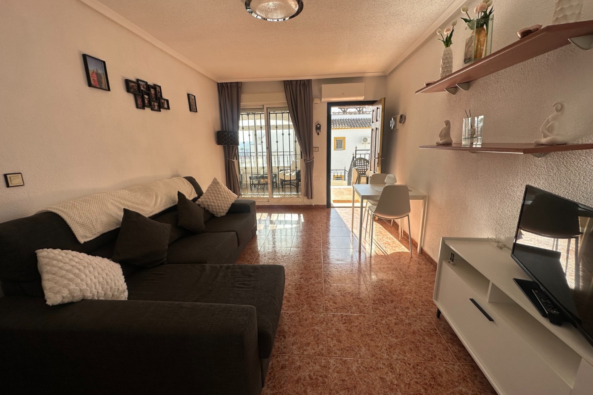 Återförsäljning - Apartment -
Orihuela - Inland