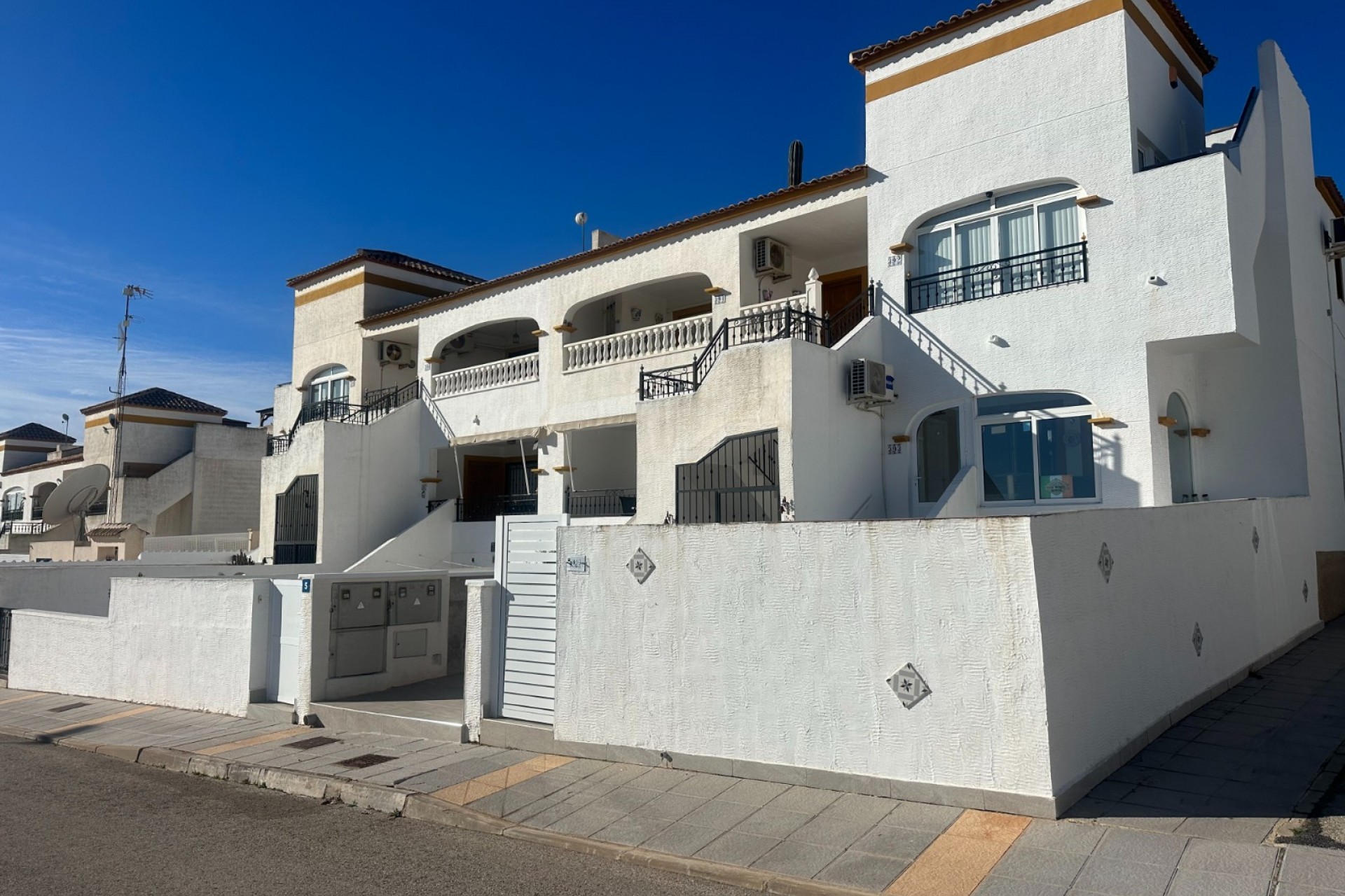 Återförsäljning - Apartment -
Orihuela - Inland