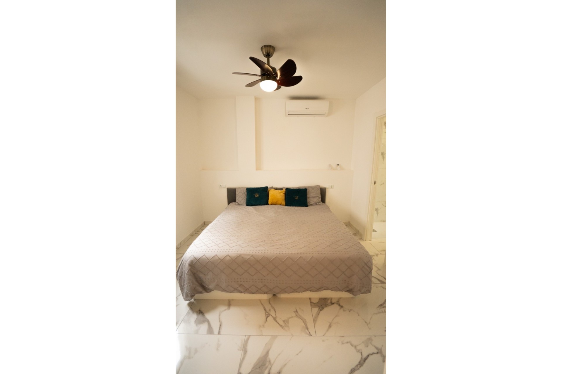 Återförsäljning - Apartment -
Orihuela - Inland