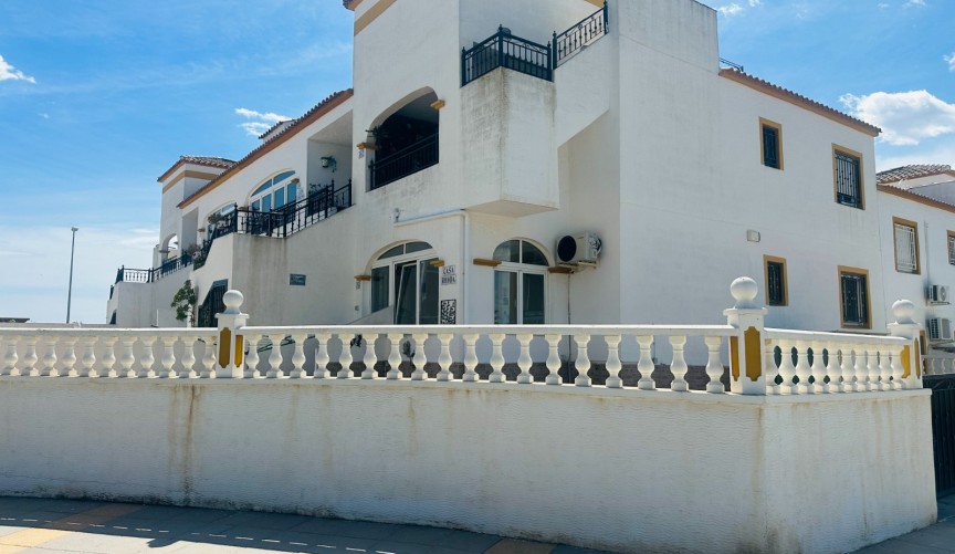 Återförsäljning - Apartment -
Orihuela - Inland