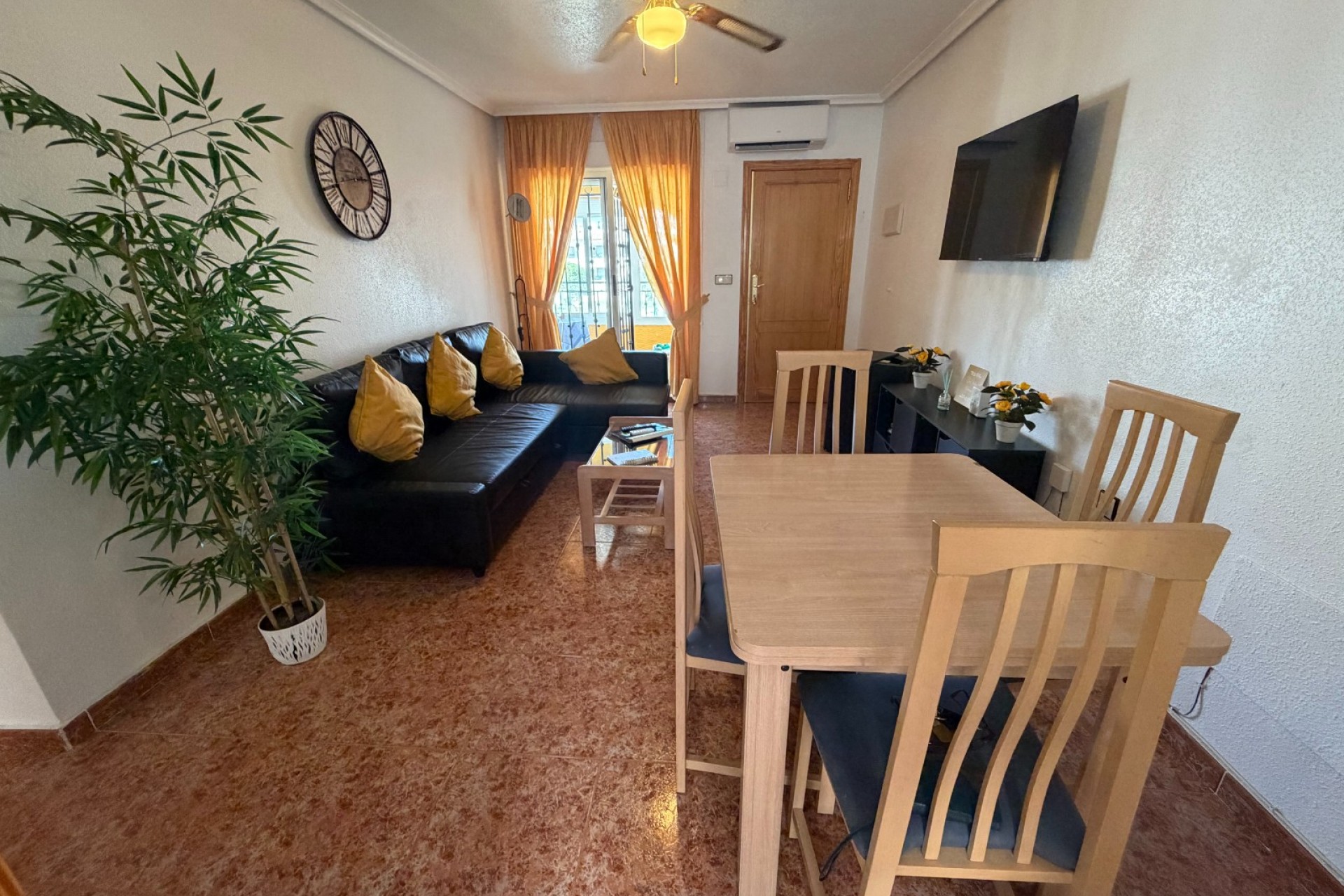Återförsäljning - Apartment -
Orihuela - Inland