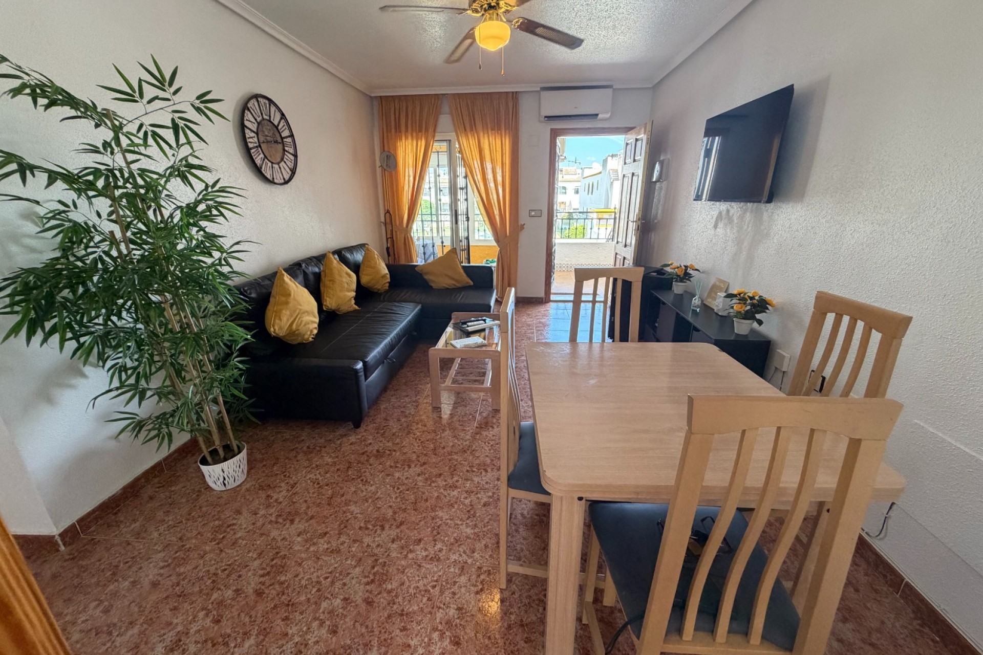 Återförsäljning - Apartment -
Orihuela - Inland