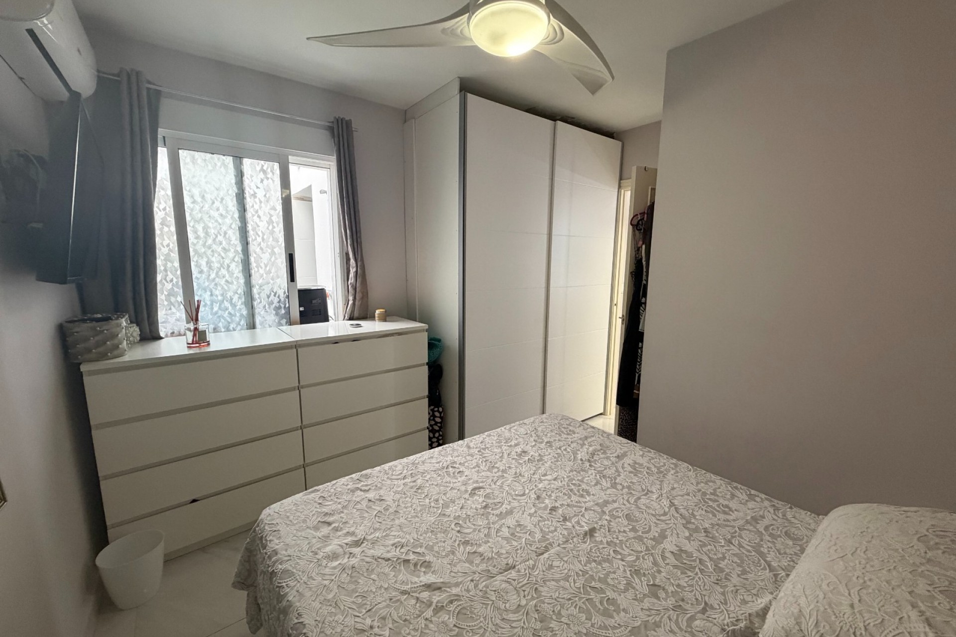 Återförsäljning - Apartment -
Orihuela - Inland