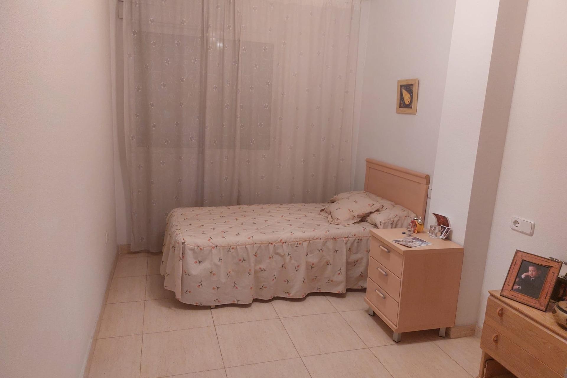 Återförsäljning - Apartment -
Orihuela - Zona Centro