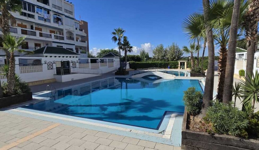 Återförsäljning - Apartment Penthouse -
Torrevieja - La Mata