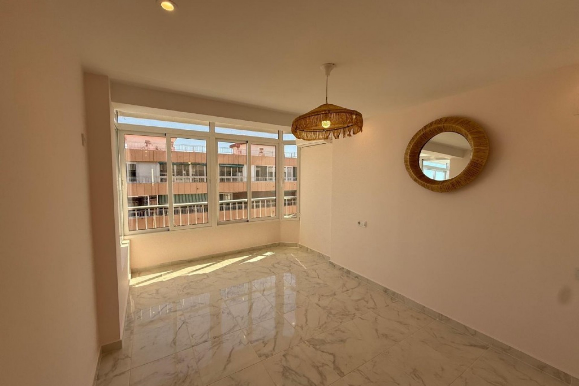 Återförsäljning - Apartment -
Playa Del Acequion - Costa Blanca