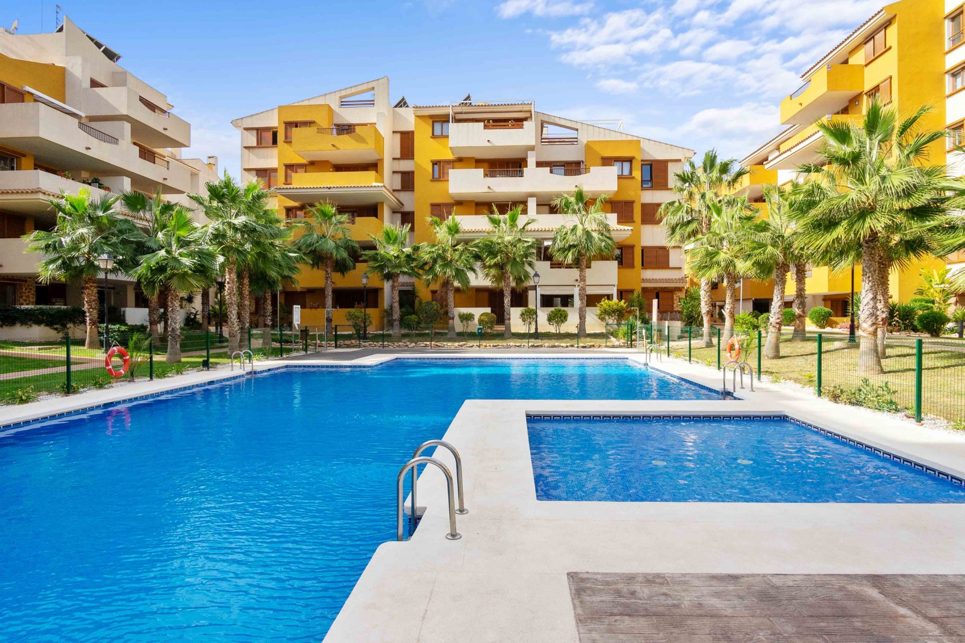 Återförsäljning - Apartment -
Punta Prima - Costa Blanca