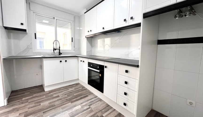 Återförsäljning - Apartment -
San Miguel de Salinas - Inland