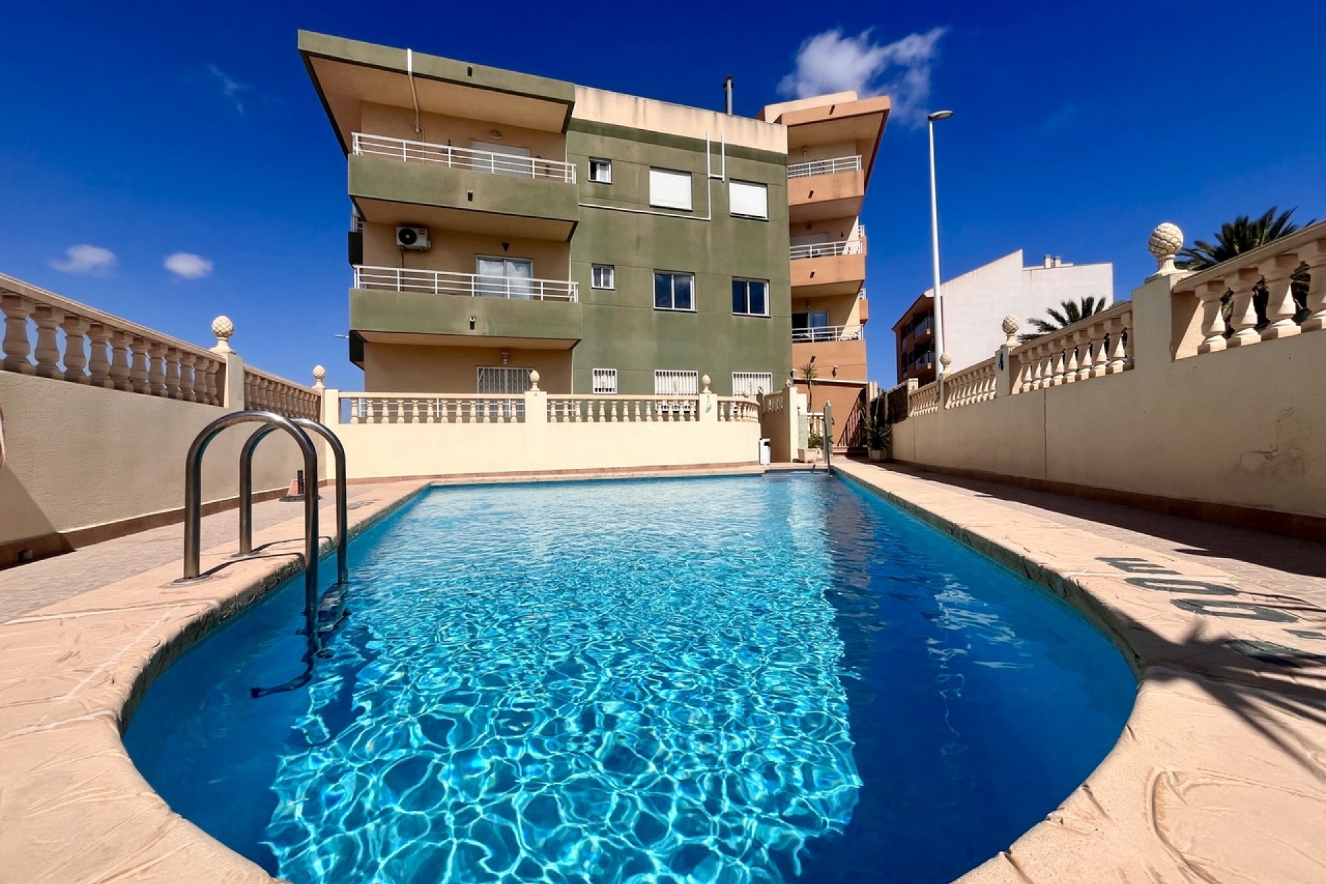 Återförsäljning - Apartment -
San Miguel de Salinas - Inland