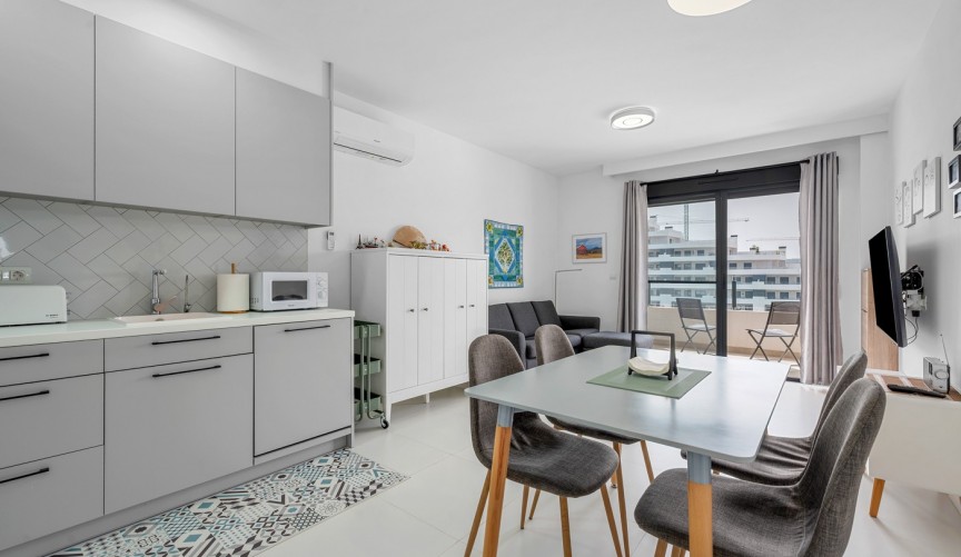 Återförsäljning - Apartment -
San Miguel de Salinas - Inland