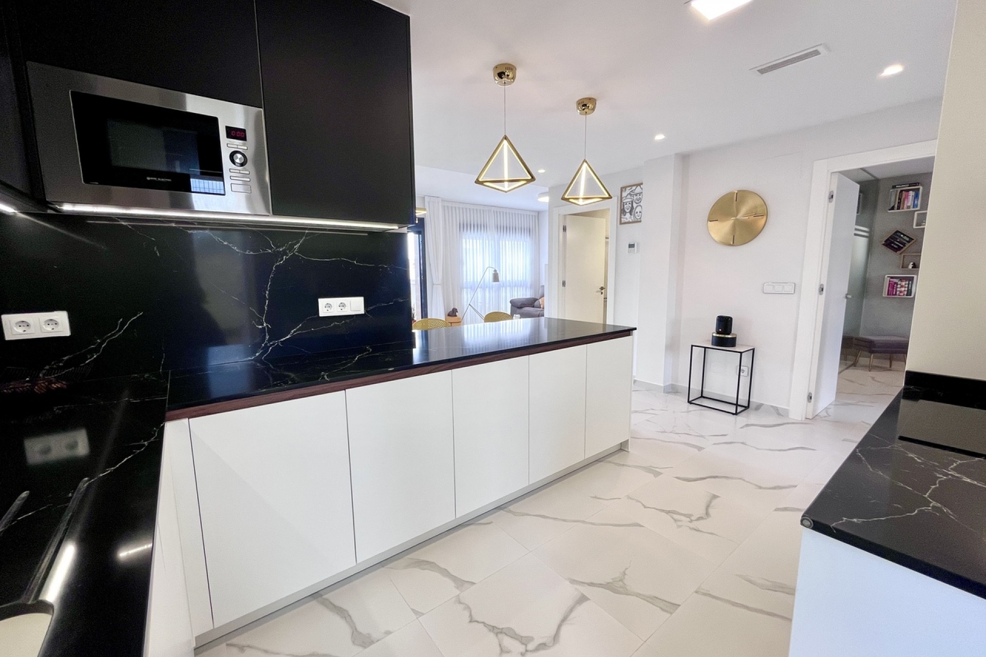 Återförsäljning - Apartment -
San Miguel de Salinas - Inland