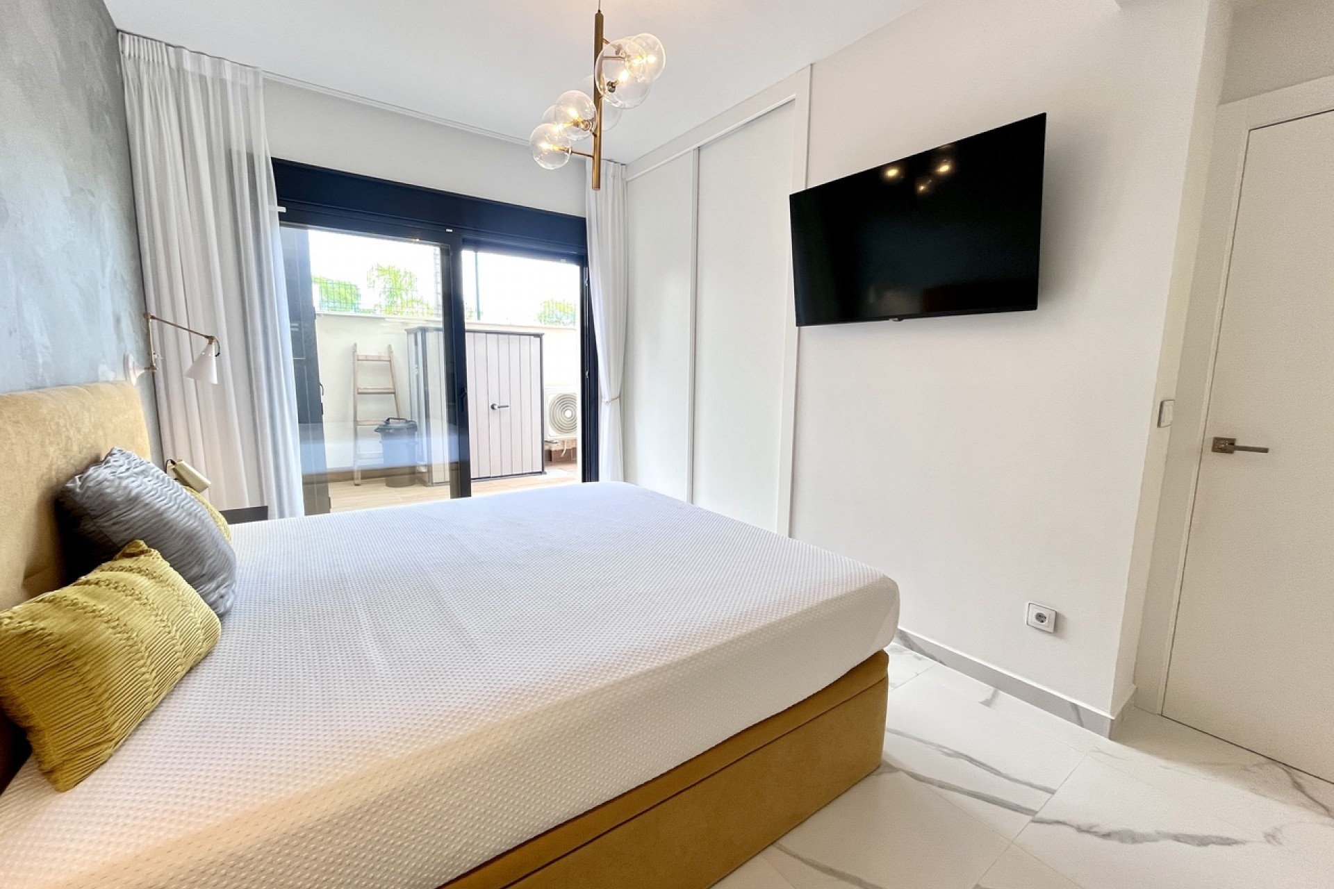 Återförsäljning - Apartment -
San Miguel de Salinas - Inland