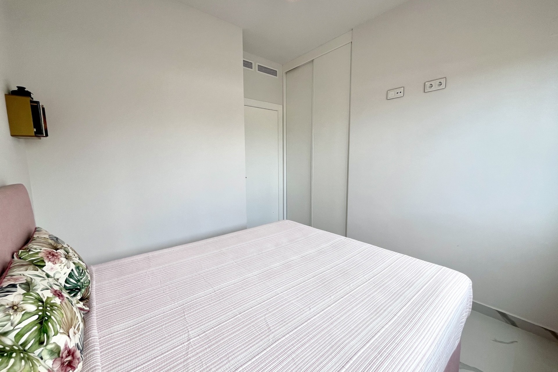 Återförsäljning - Apartment -
San Miguel de Salinas - Inland