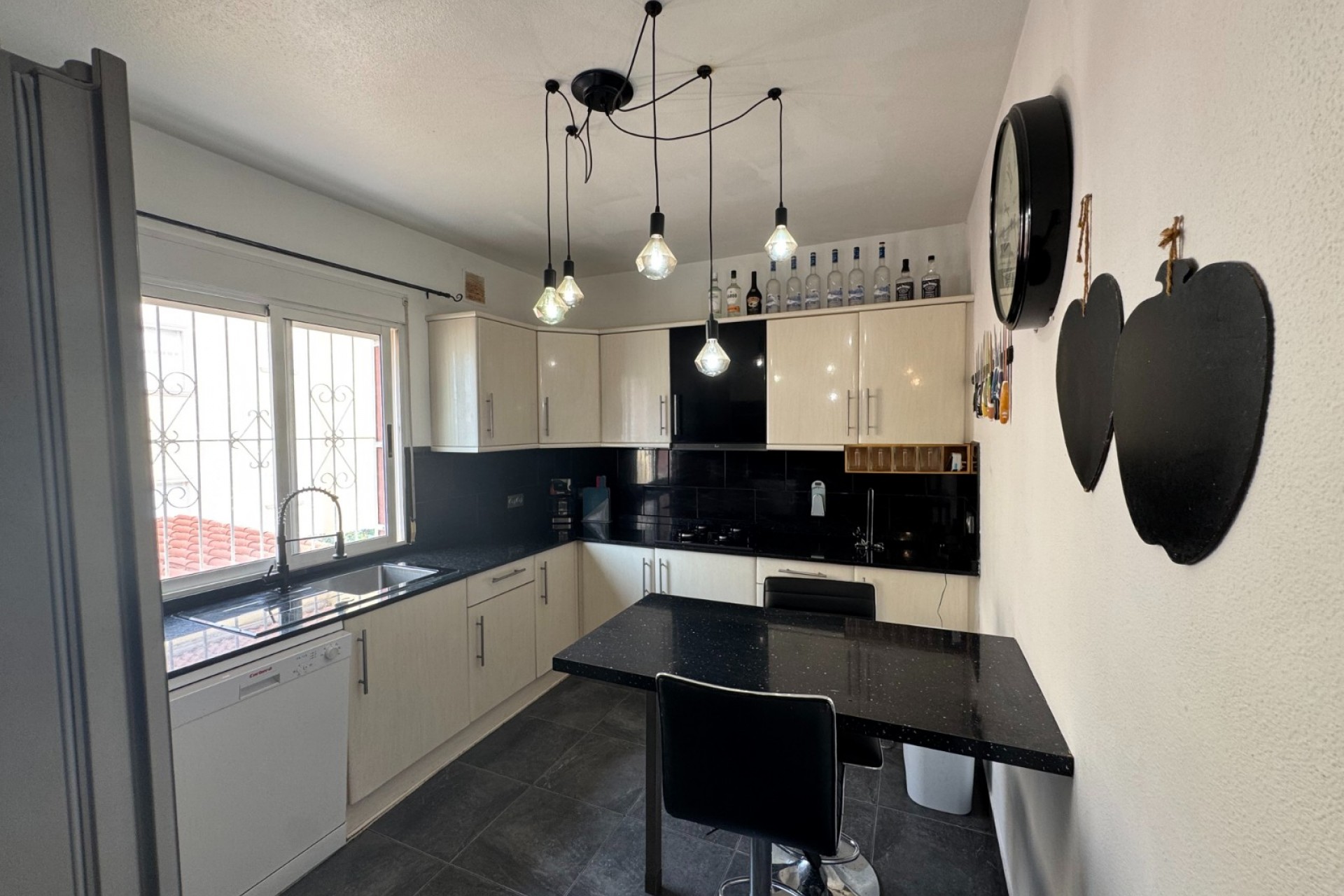 Återförsäljning - Apartment -
San Miguel de Salinas - Inland