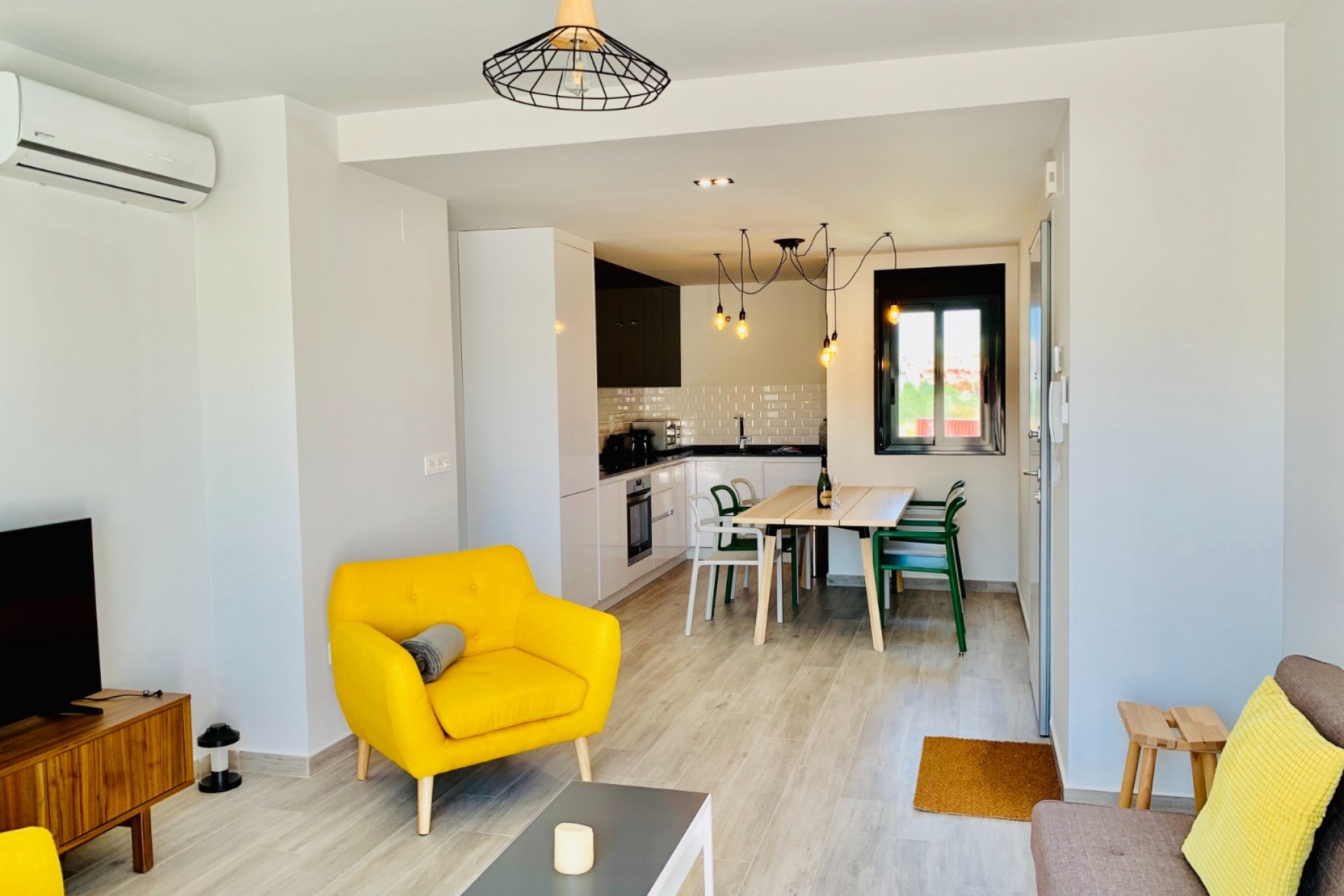 Återförsäljning - Apartment -
San Miguel de Salinas - Inland