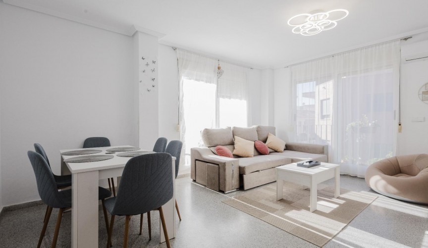 Återförsäljning - Apartment -
San Miguel de Salinas - Inland