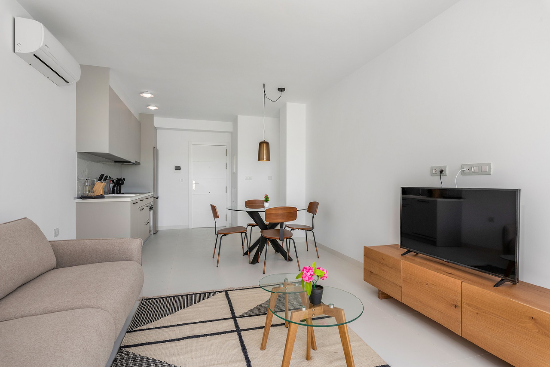 Återförsäljning - Apartment -
San Miguel de Salinas - Inland