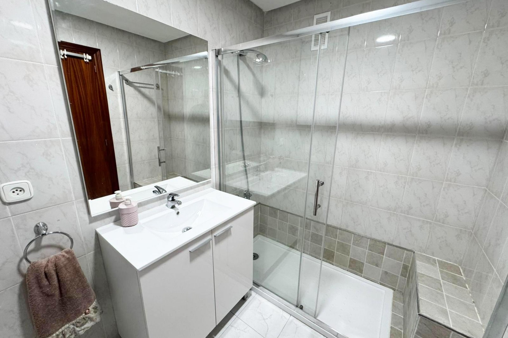 Återförsäljning - Apartment -
San Miguel de Salinas - Inland