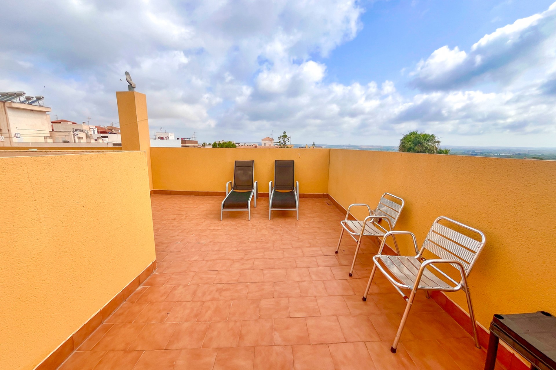 Återförsäljning - Apartment -
San Miguel de Salinas - Inland