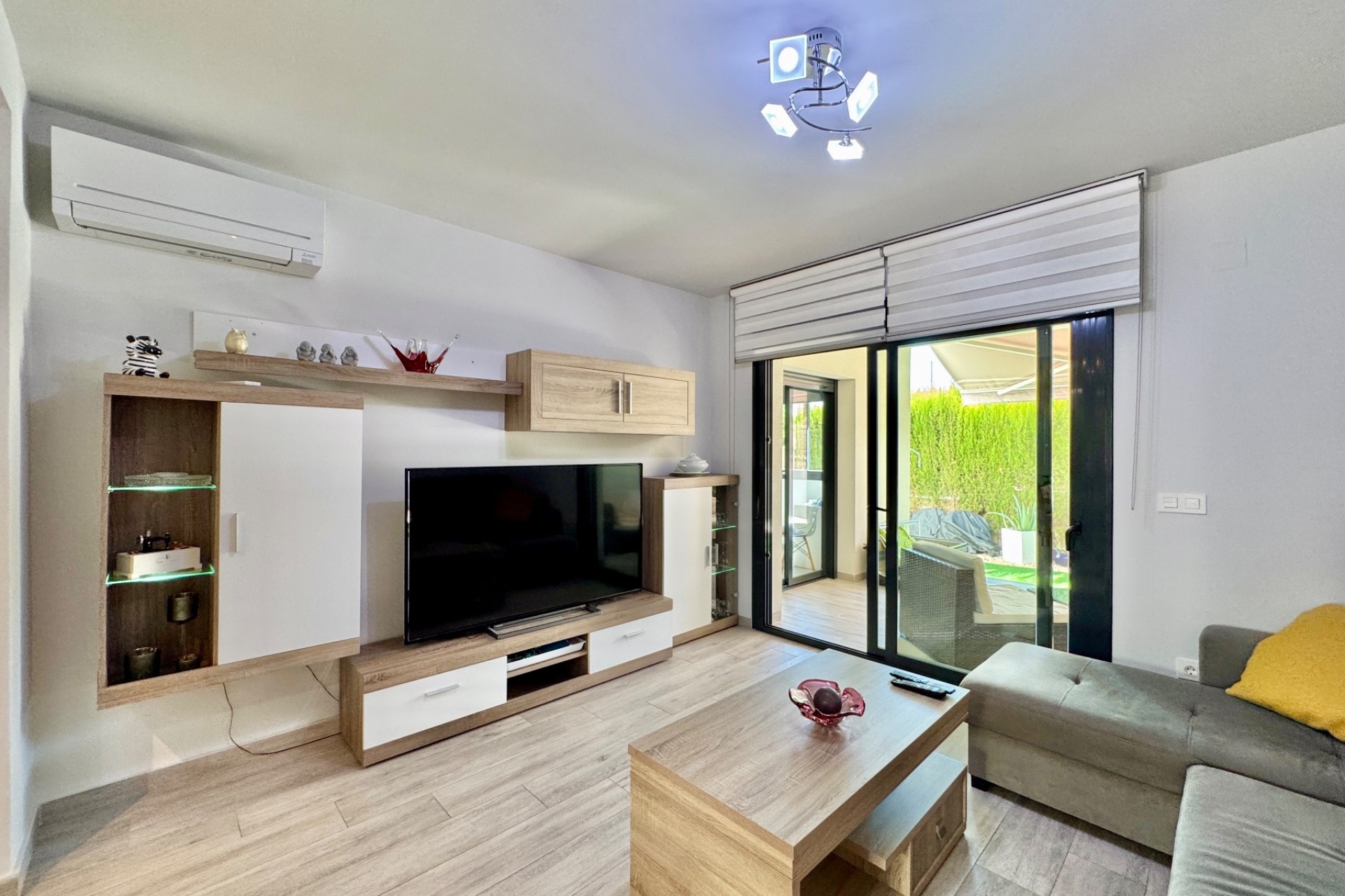 Återförsäljning - Apartment -
San Miguel de Salinas - Inland