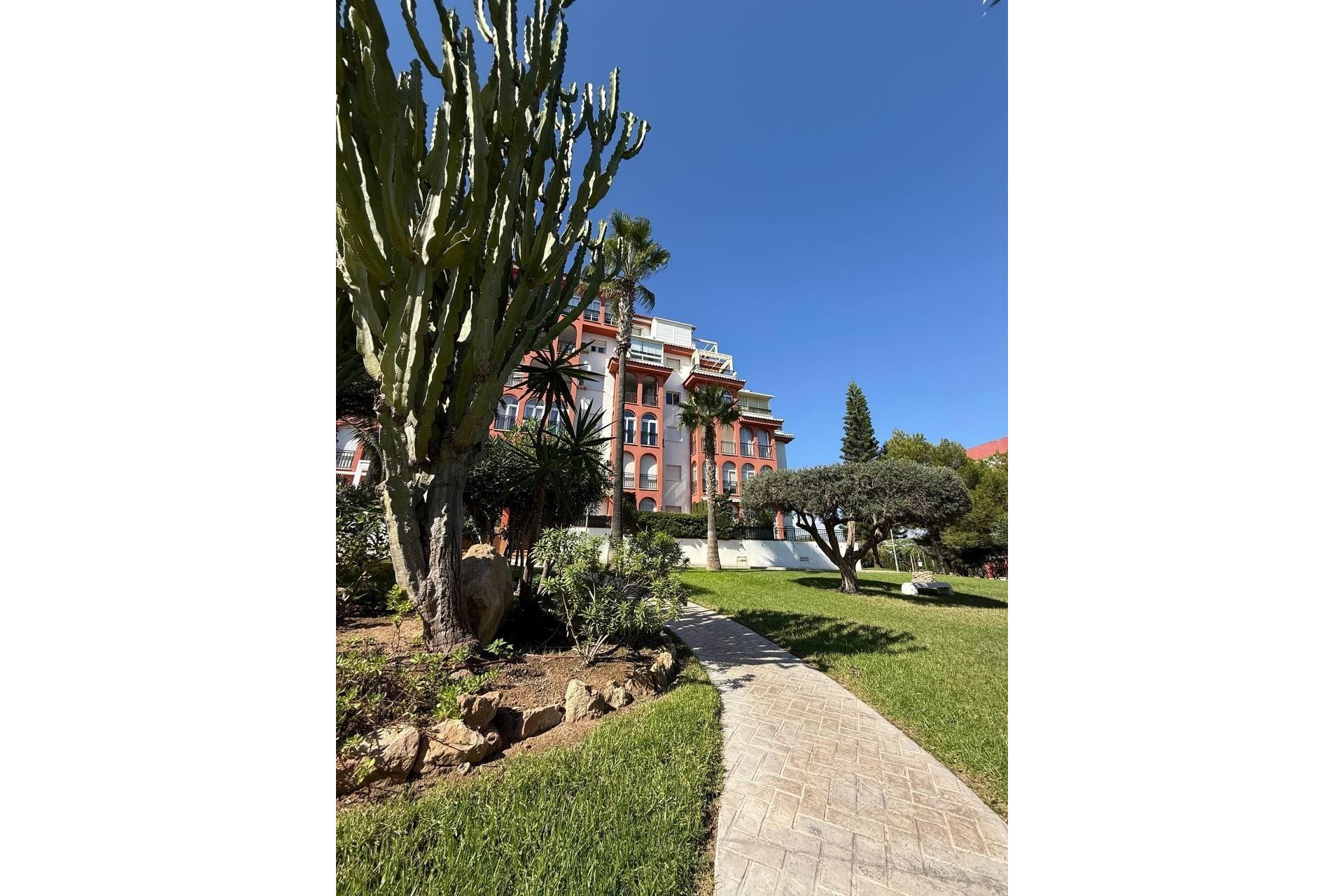 Återförsäljning - Apartment -
Torrevieja - Aguas Nuevas 2