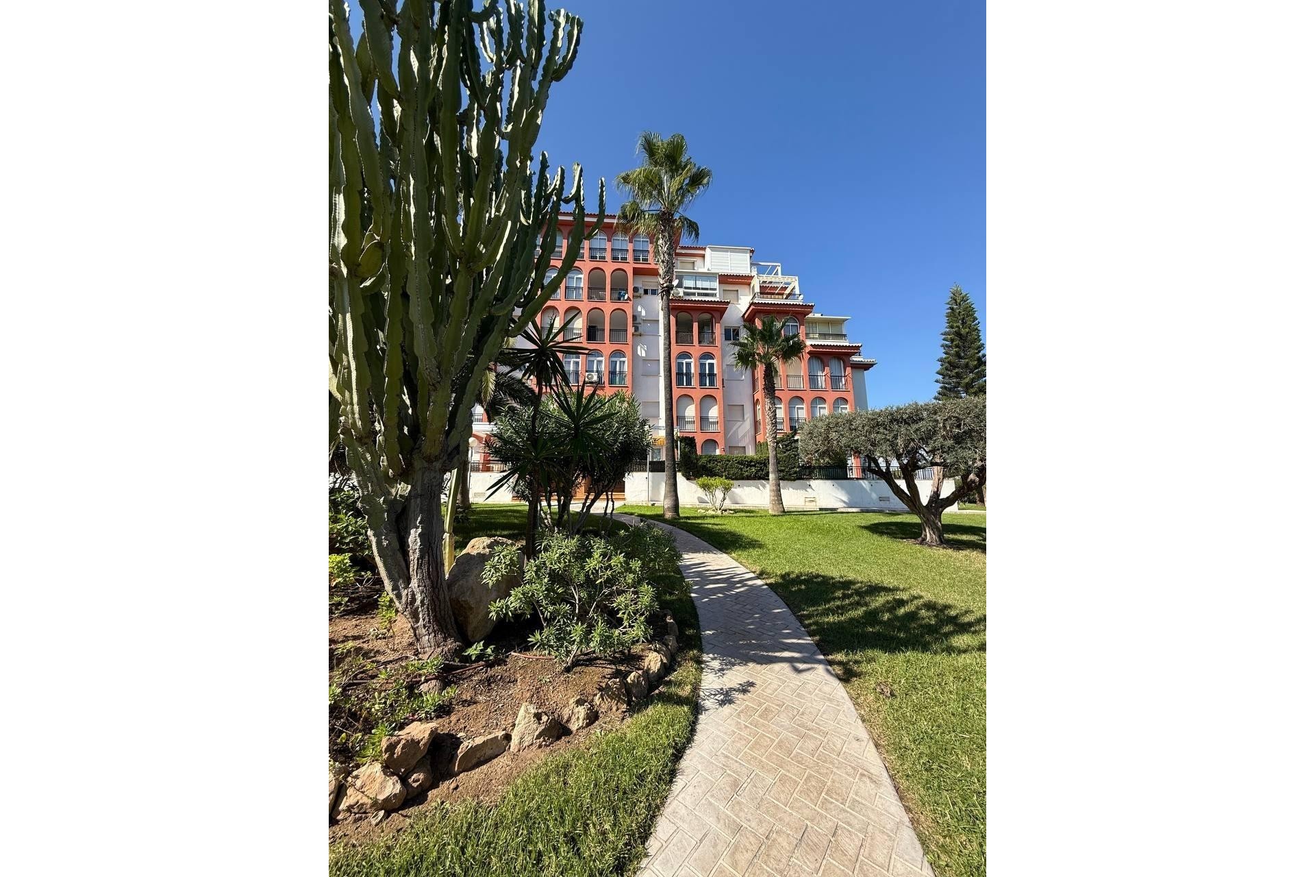 Återförsäljning - Apartment -
Torrevieja - Aguas Nuevas 2