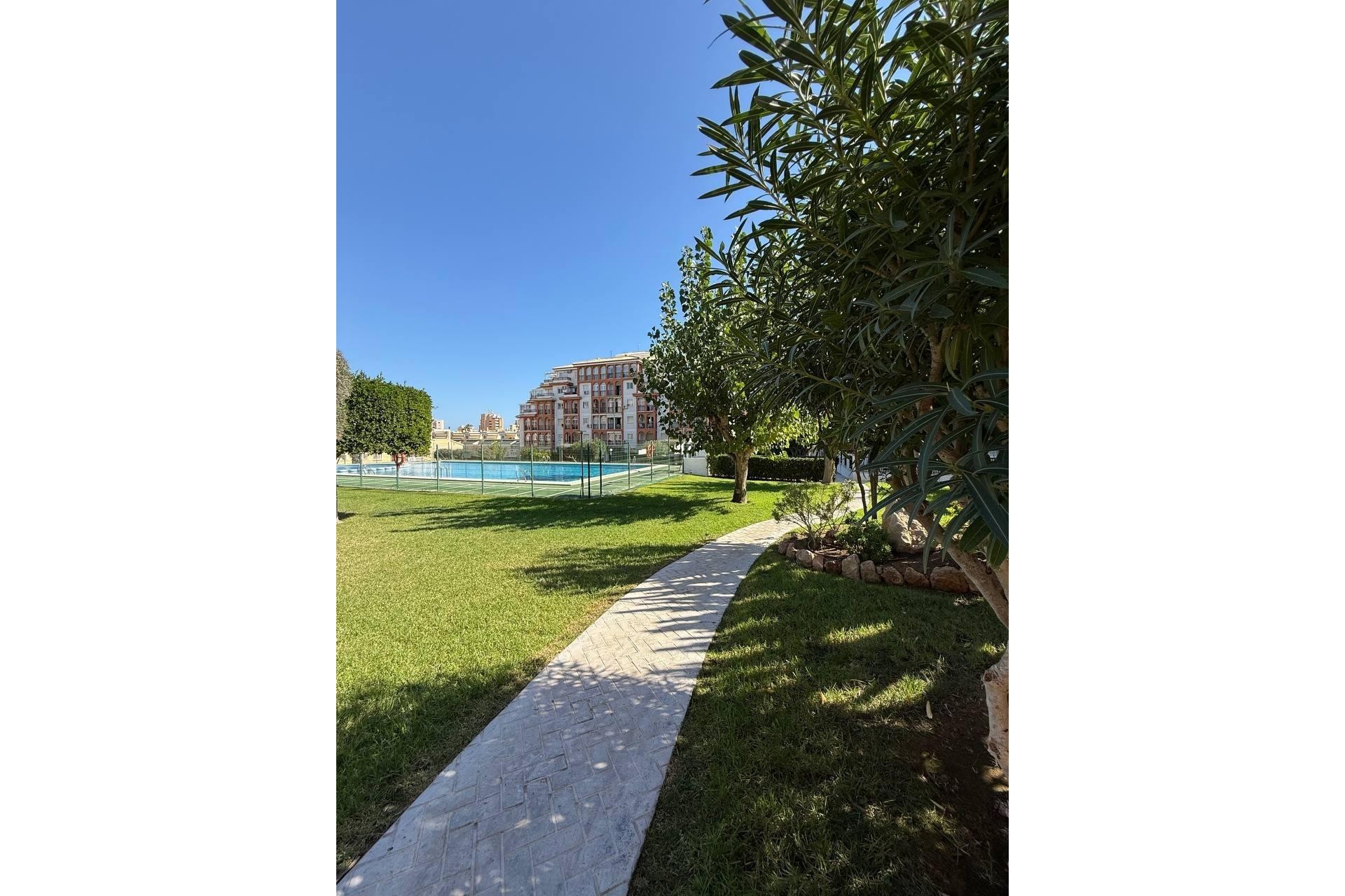 Återförsäljning - Apartment -
Torrevieja - Aguas Nuevas 2