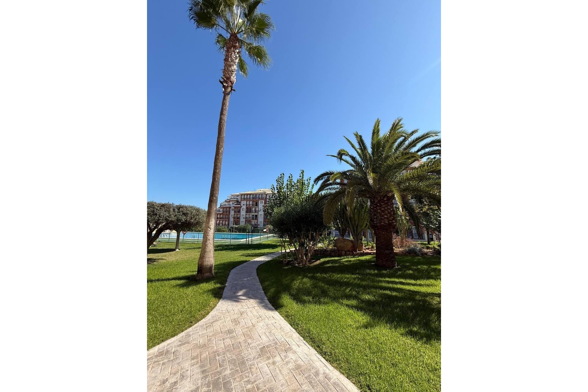 Återförsäljning - Apartment -
Torrevieja - Aguas Nuevas 2