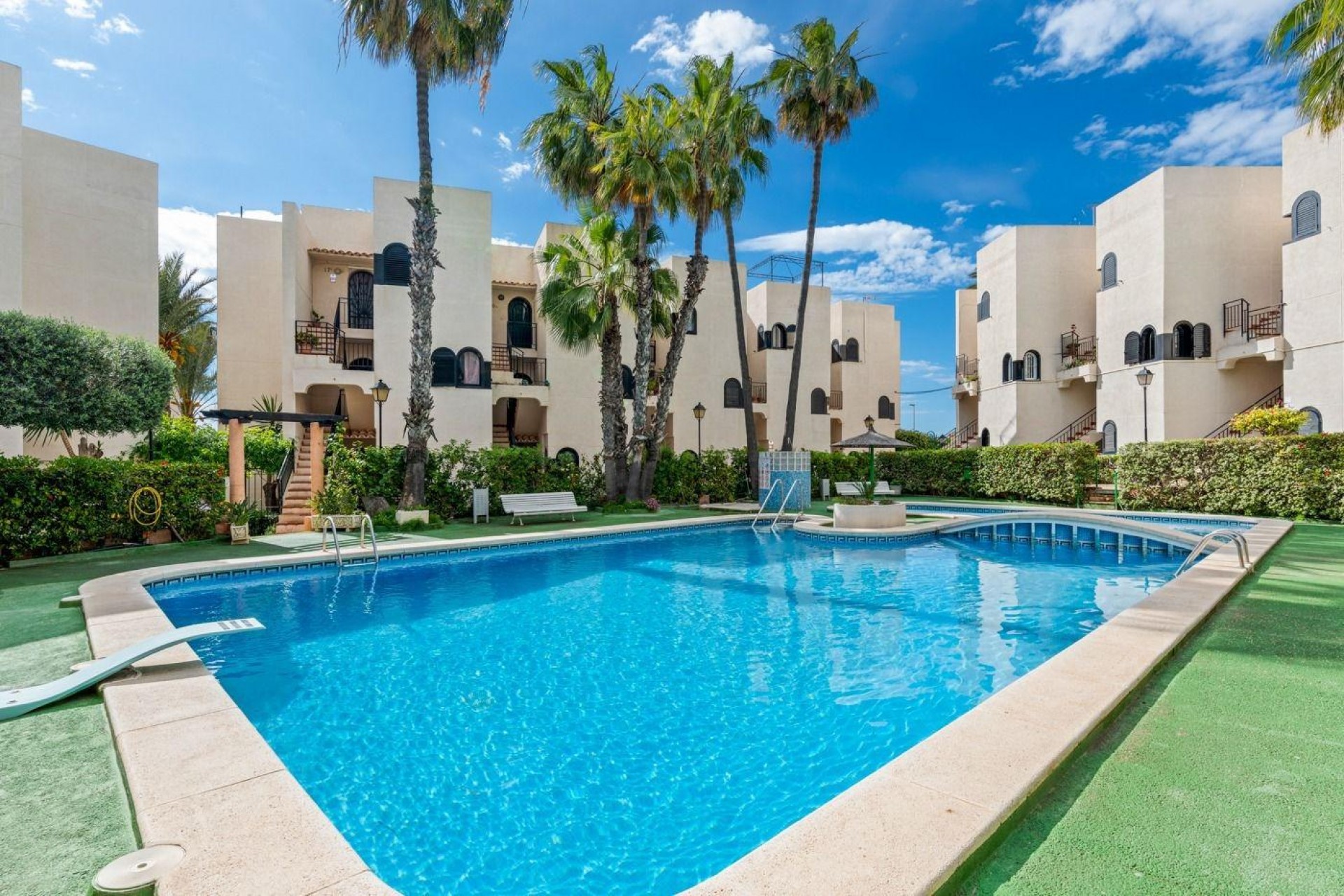 Återförsäljning - Apartment -
Torrevieja - Cabo Cervera