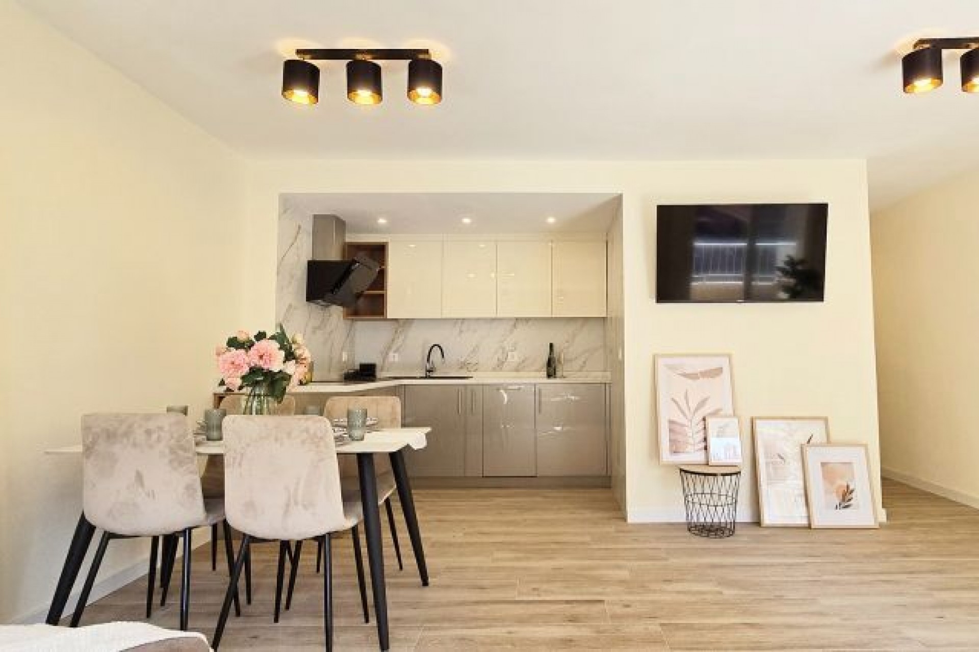 Återförsäljning - Apartment -
Torrevieja - Centro