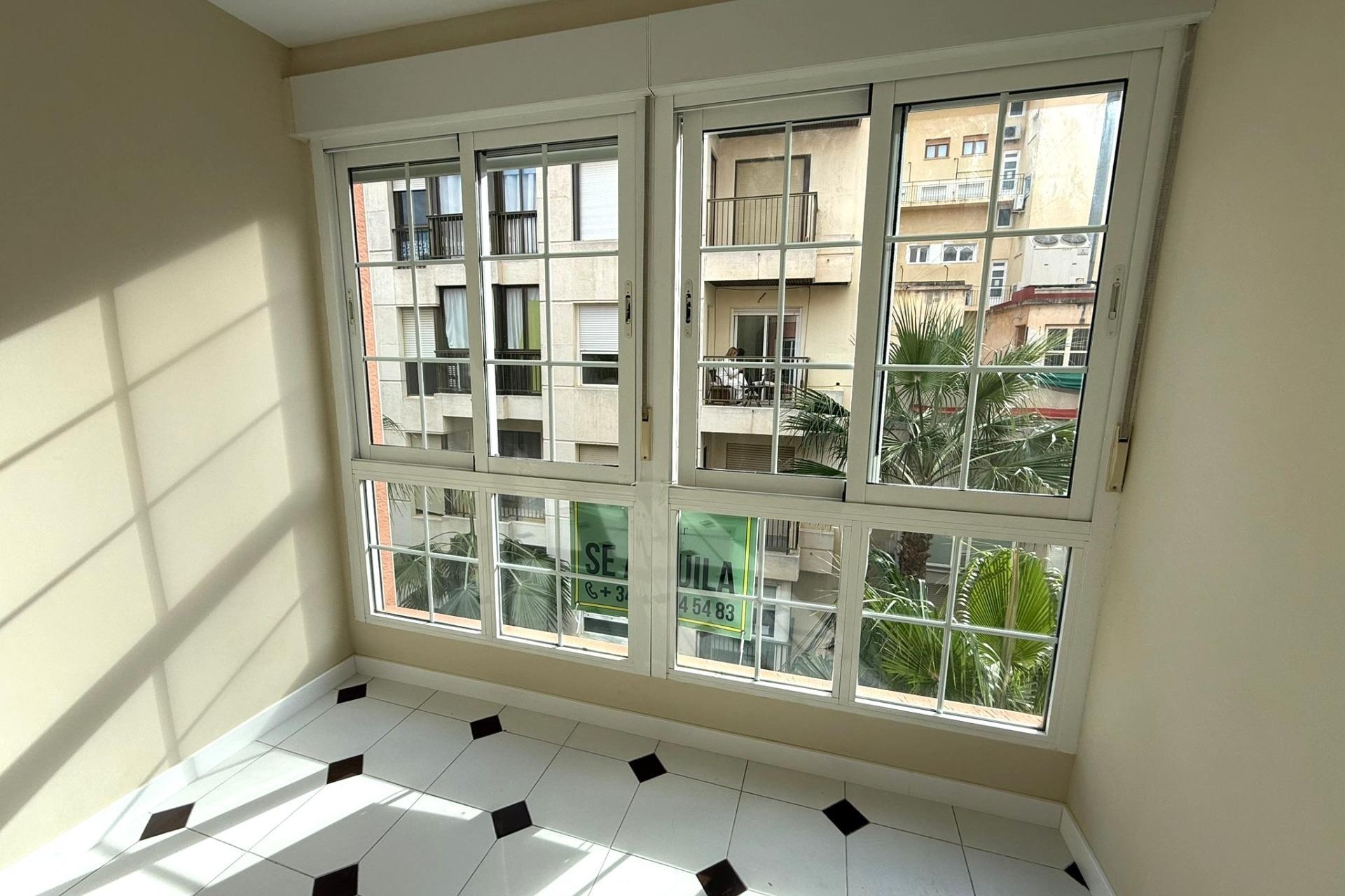 Återförsäljning - Apartment -
Torrevieja - Centro