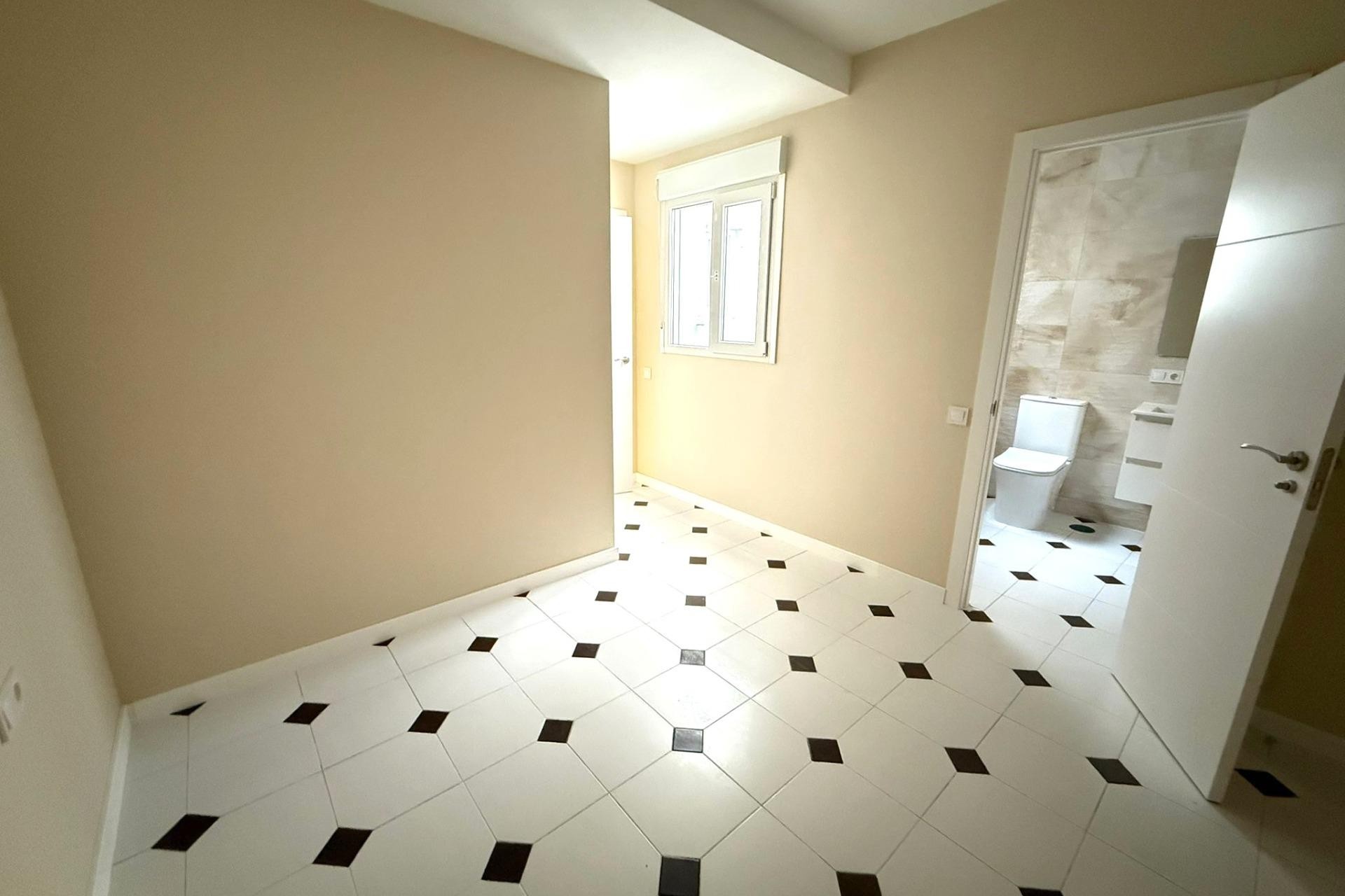 Återförsäljning - Apartment -
Torrevieja - Centro