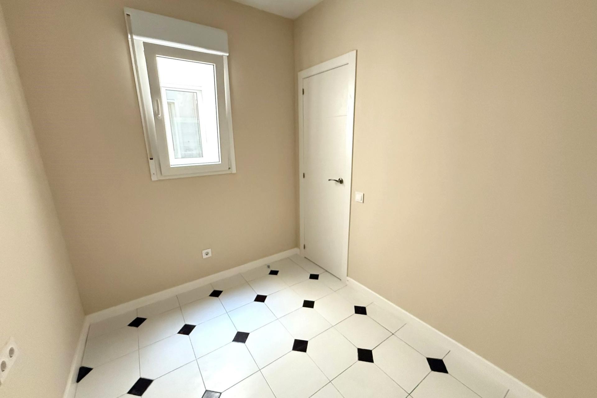 Återförsäljning - Apartment -
Torrevieja - Centro