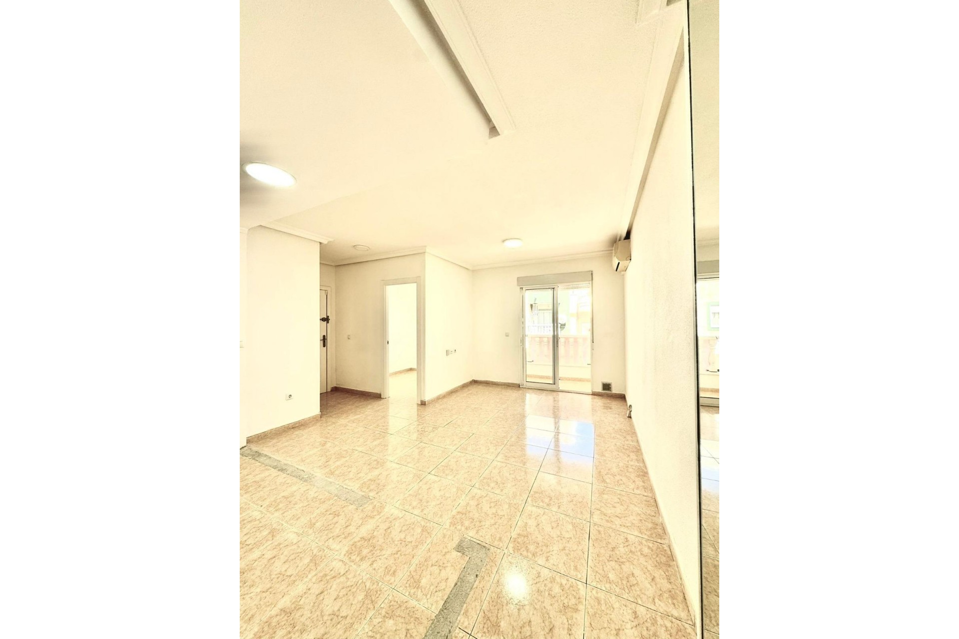 Återförsäljning - Apartment -
Torrevieja - Centro