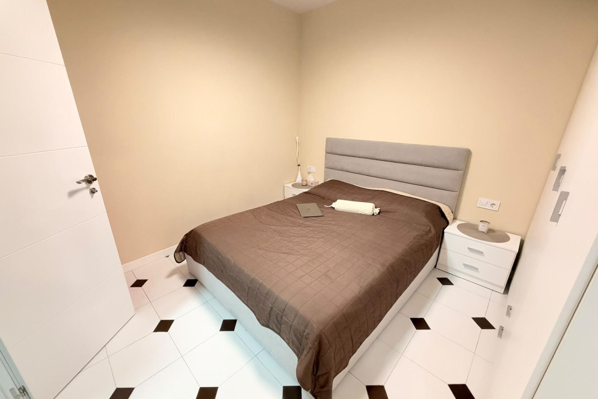 Återförsäljning - Apartment -
Torrevieja - Centro