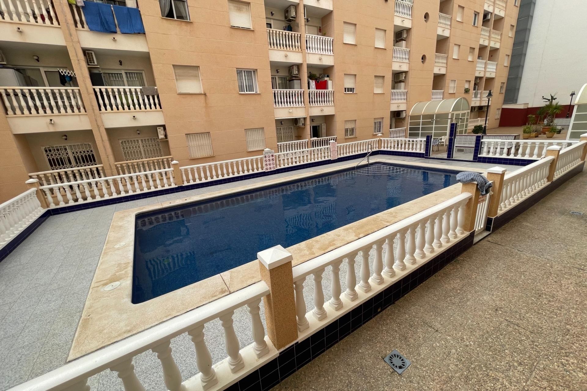 Återförsäljning - Apartment -
Torrevieja - Estacion De Autobuses