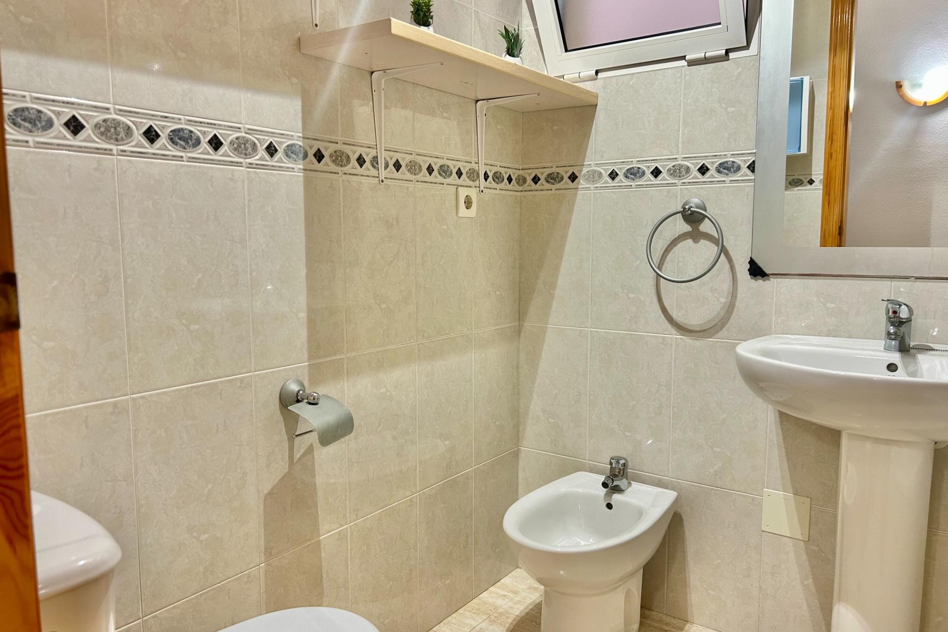 Återförsäljning - Apartment -
Torrevieja - Estacion De Autobuses