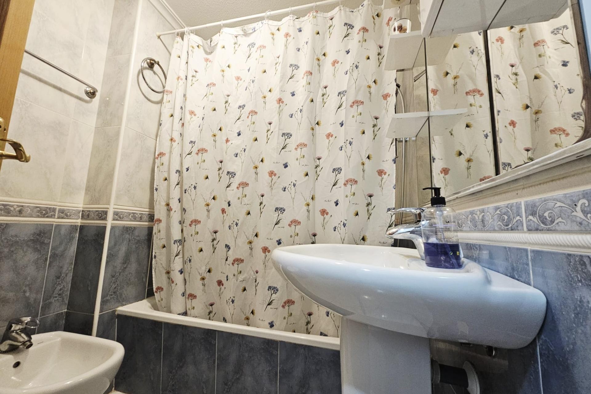 Återförsäljning - Apartment -
Torrevieja - Estacion De Autobuses