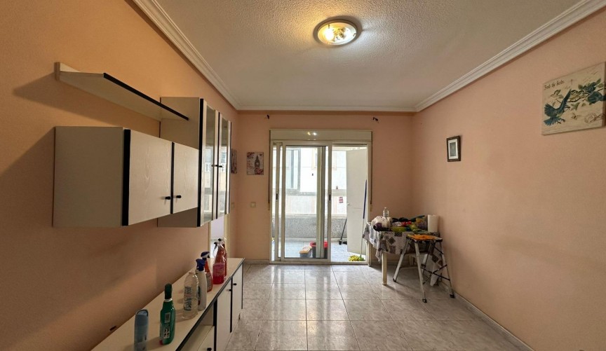 Återförsäljning - Apartment -
Torrevieja - Estacion De Autobuses