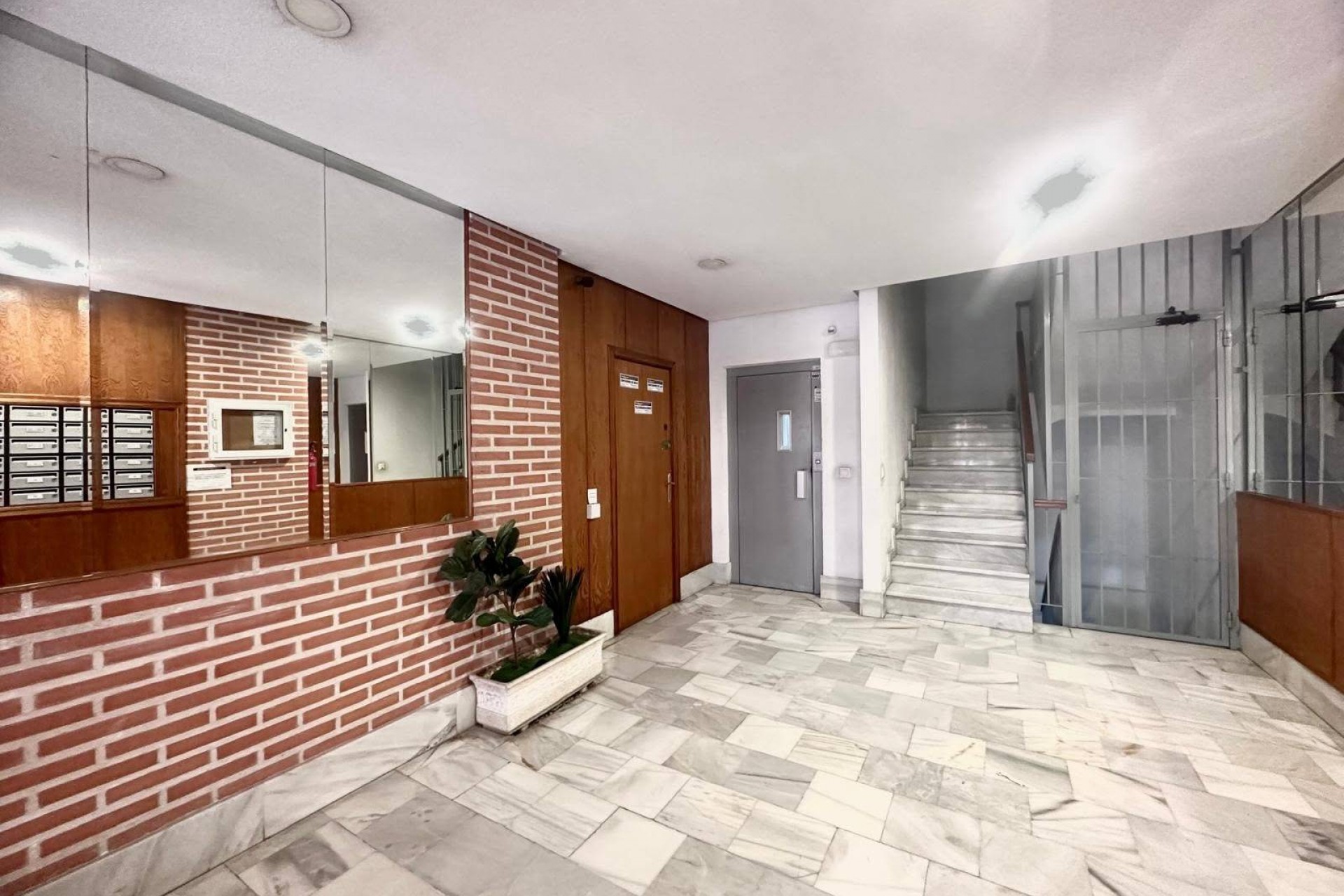 Återförsäljning - Apartment -
Torrevieja - Estacion De Autobuses