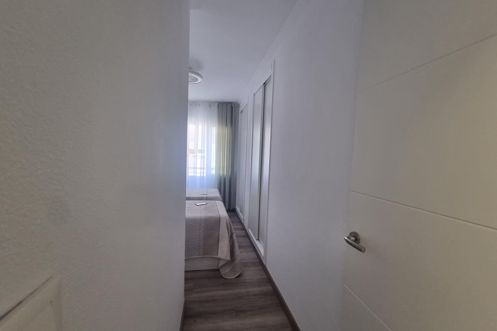 Återförsäljning - Apartment -
Torrevieja - Estacion De Autobuses