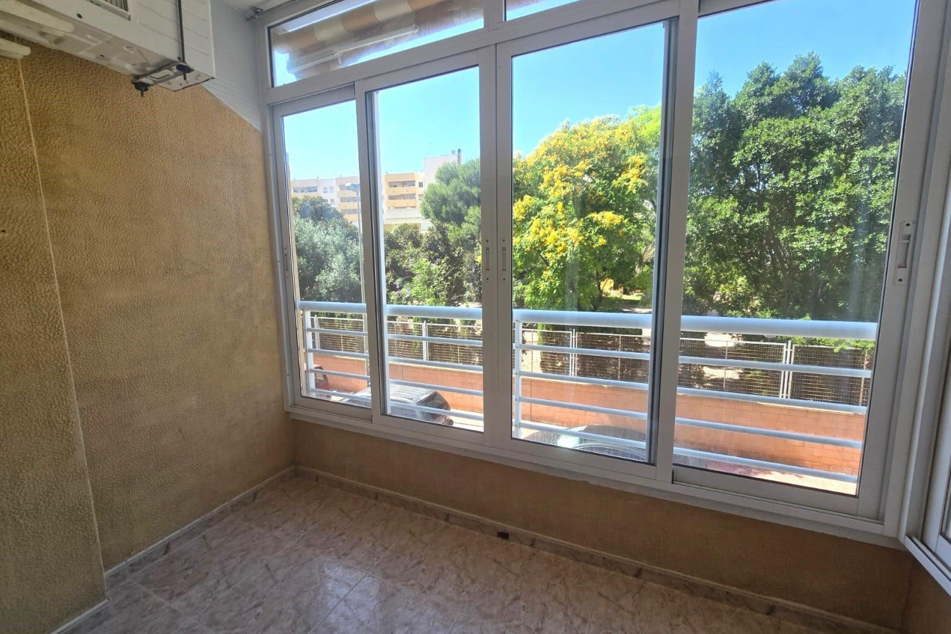 Återförsäljning - Apartment -
Torrevieja - Habaneras