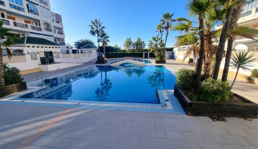 Återförsäljning - Apartment -
Torrevieja - La Mata