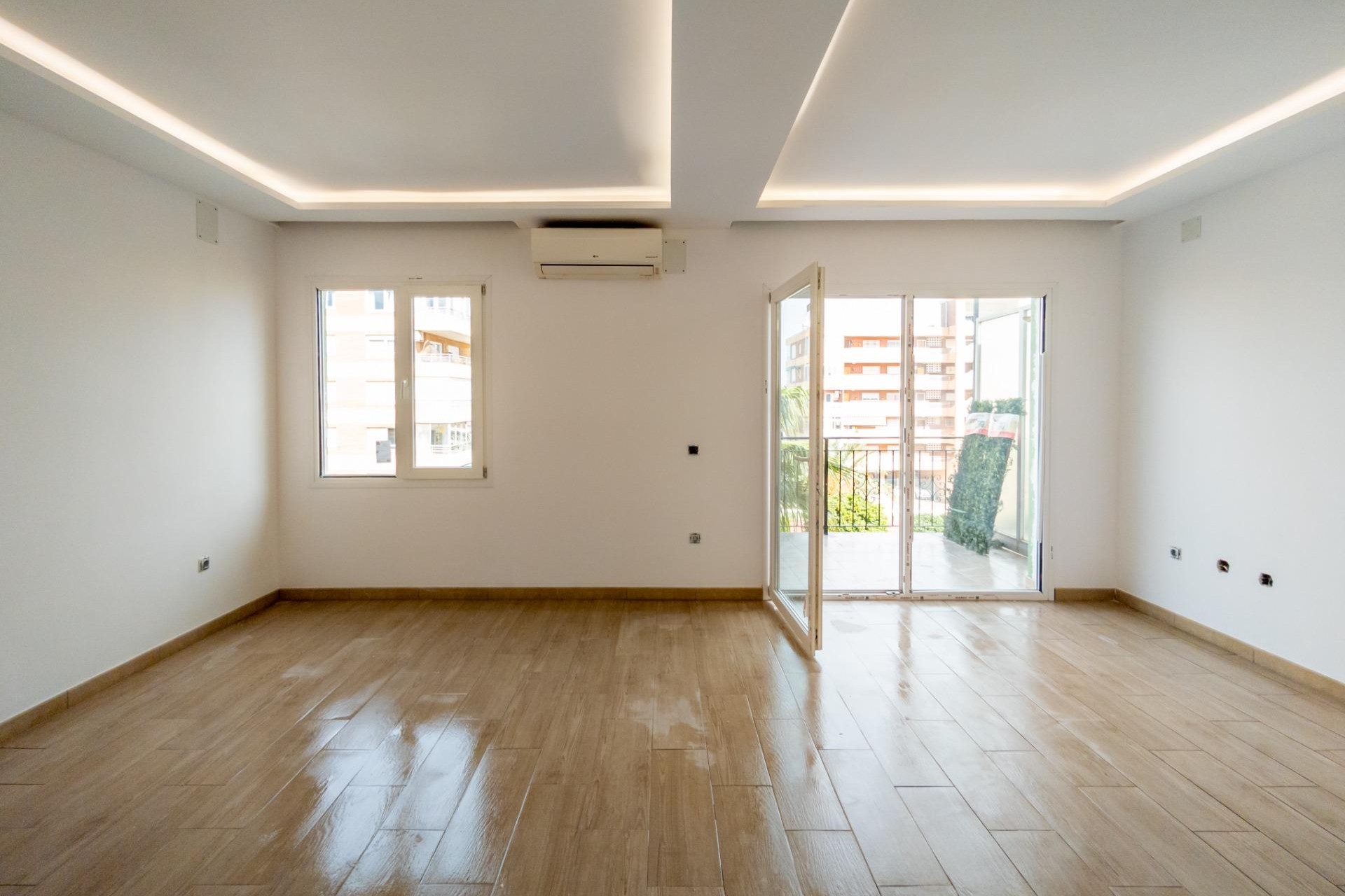 Återförsäljning - Apartment -
Torrevieja - La Veleta