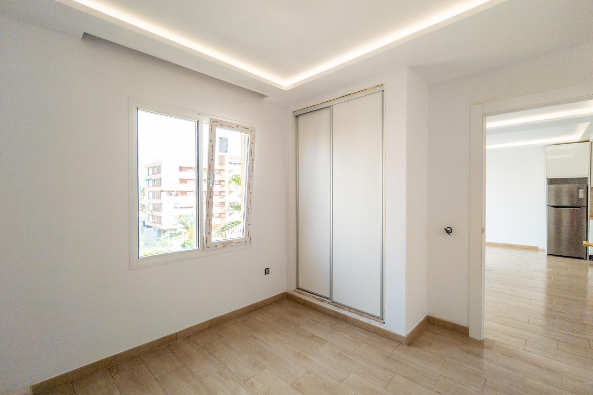 Återförsäljning - Apartment -
Torrevieja - La Veleta