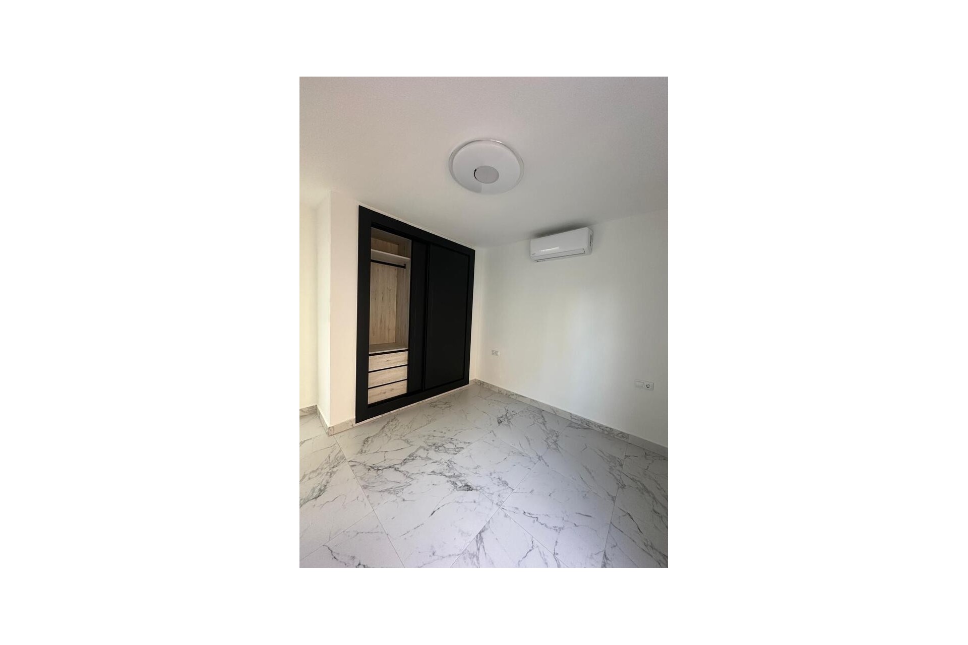 Återförsäljning - Apartment -
Torrevieja - La Veleta