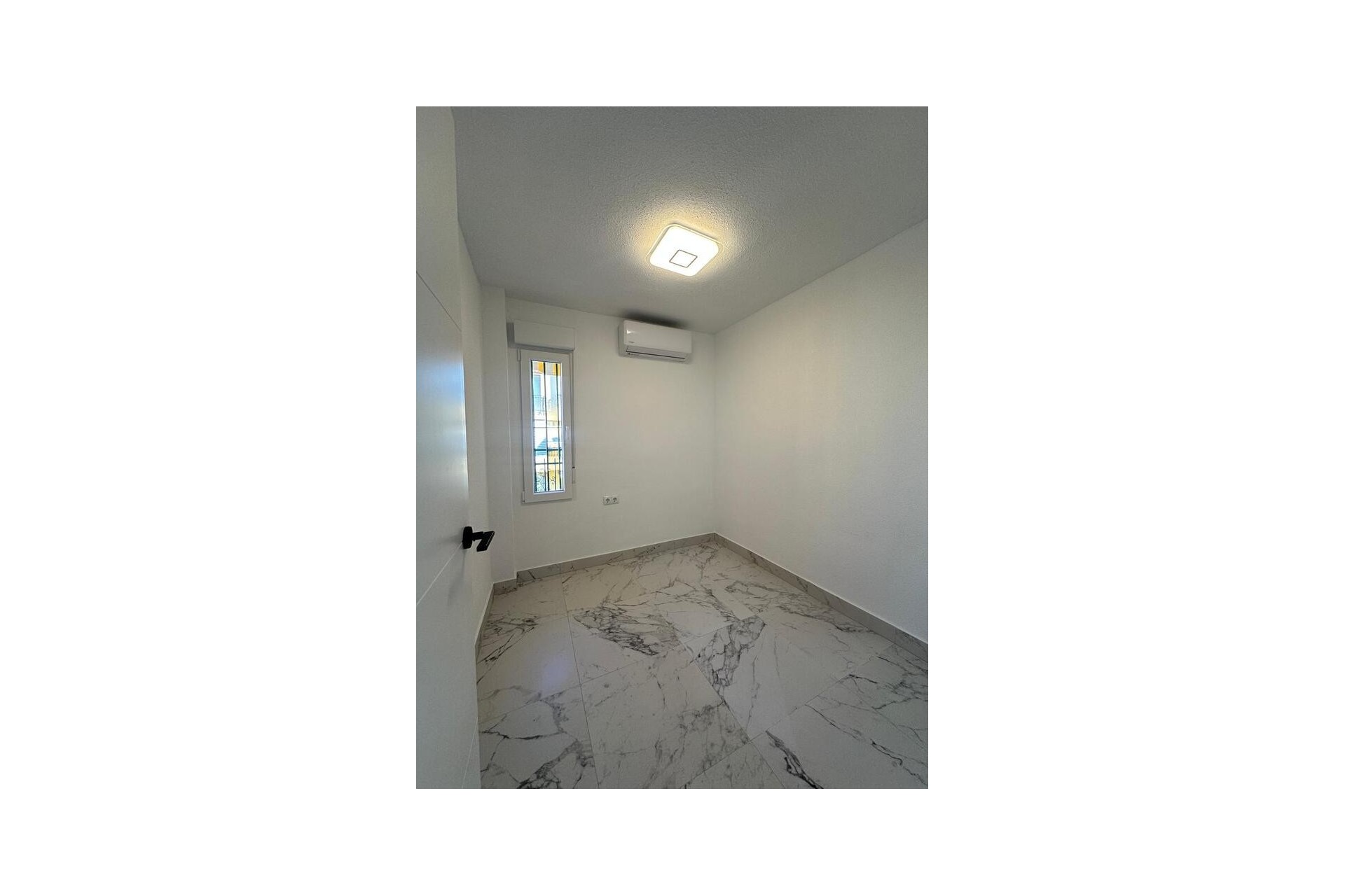 Återförsäljning - Apartment -
Torrevieja - La Veleta