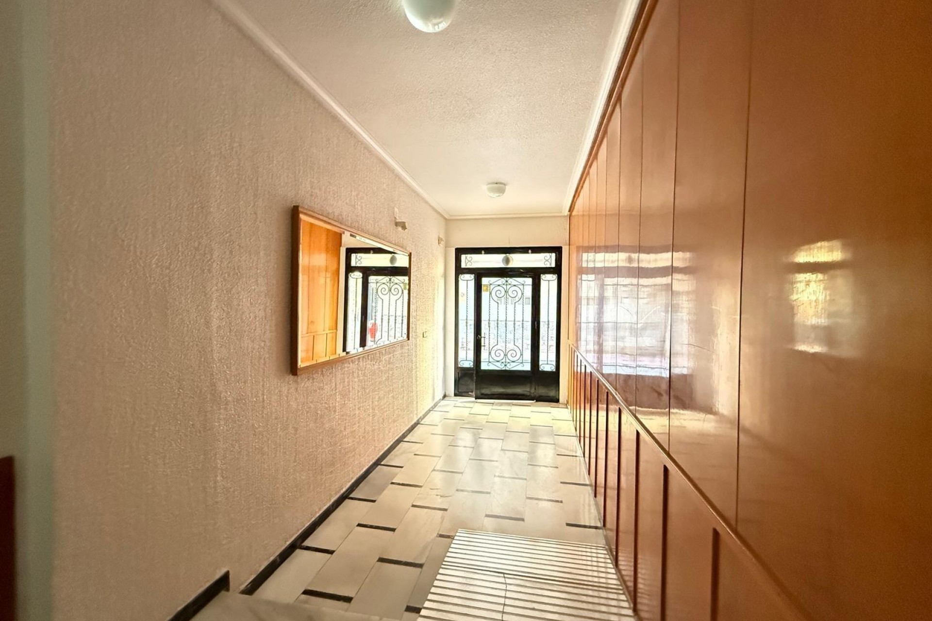 Återförsäljning - Apartment -
Torrevieja - Las Piscinas Naturales