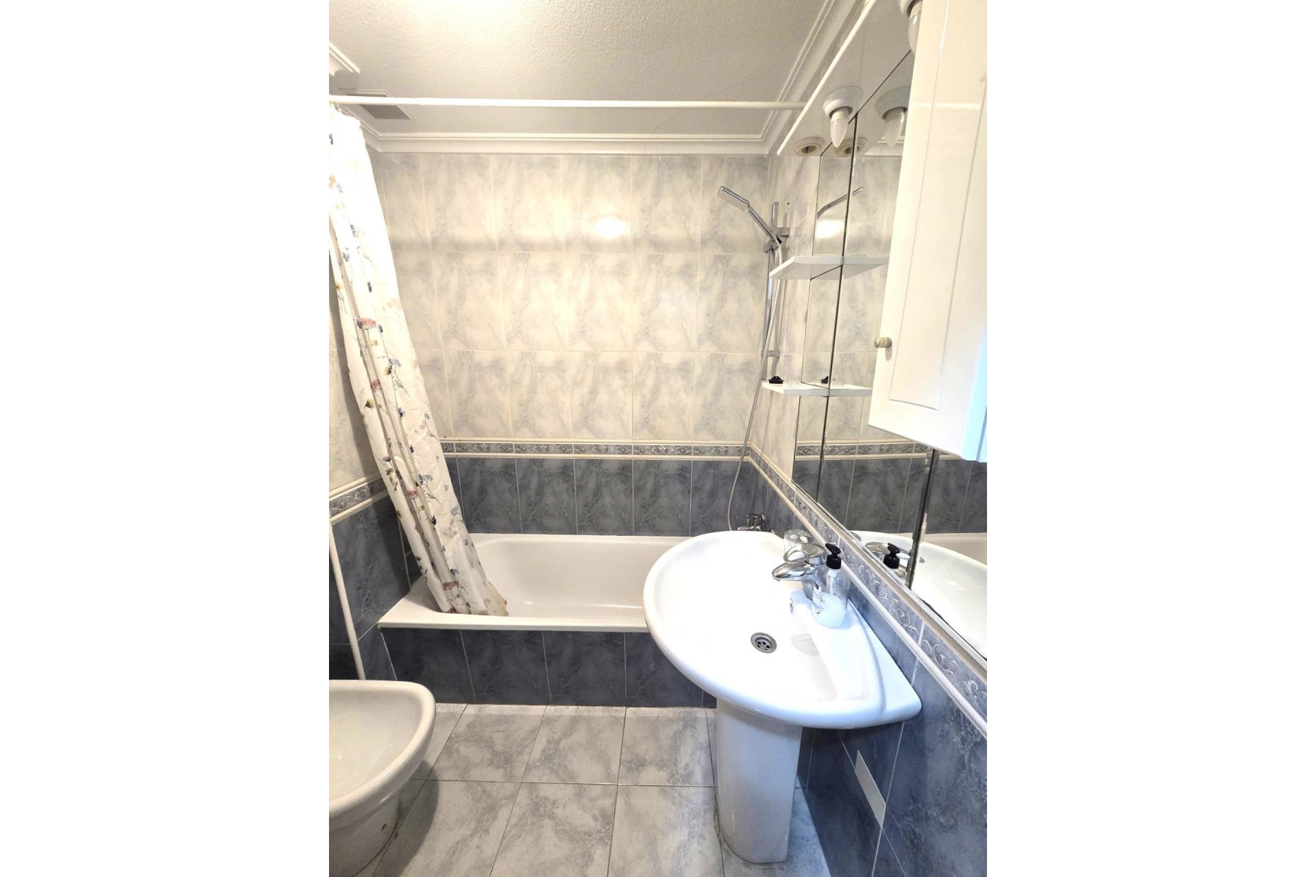Återförsäljning - Apartment -
Torrevieja - Las Piscinas Naturales